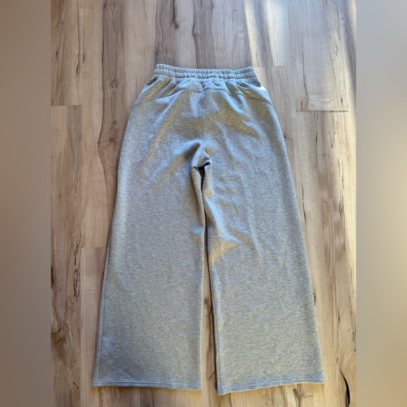 SPANX AirEssentials
Wide Leg Pant - lounge large - Picture 4 of 8